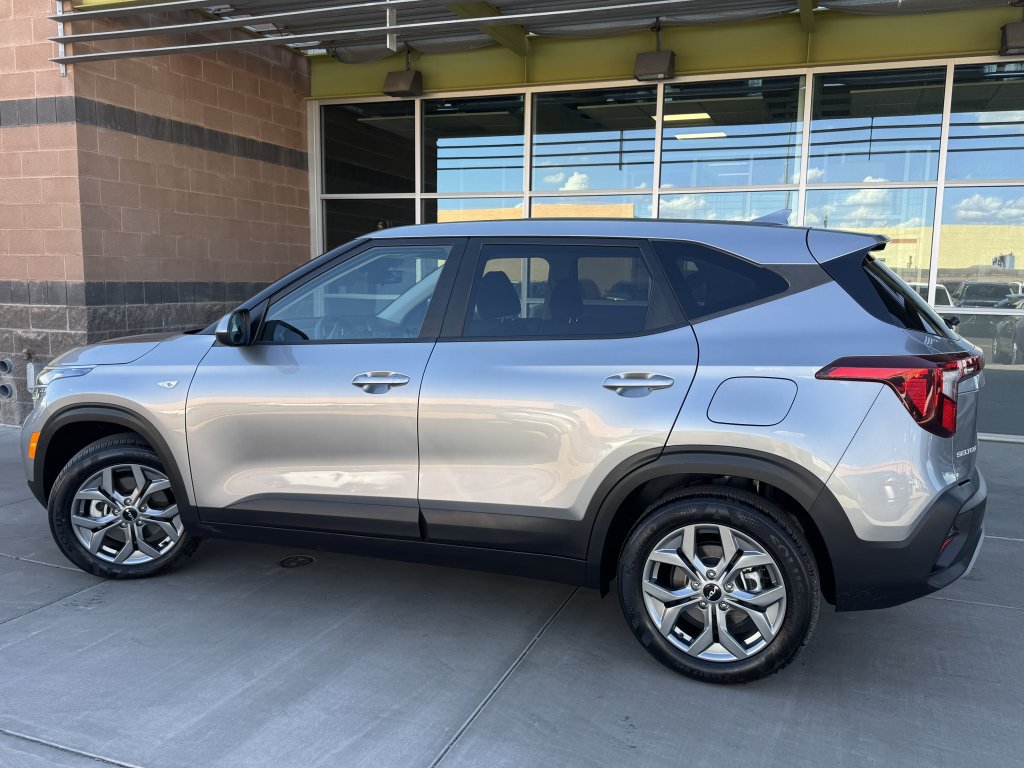 Used 2024 Kia Seltos LX AWD/4WD image 5