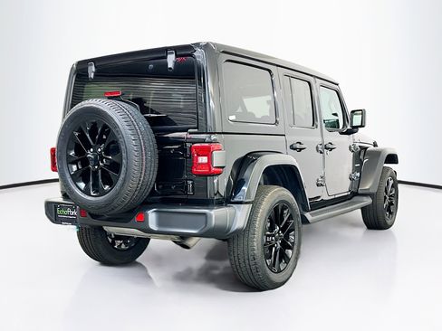 Used 2023 Jeep Wrangler Unlimited Sahara w/ Cold Weather Group AWD/4WD image 9