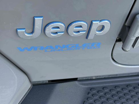 Used 2022 Jeep Wrangler Unlimited Sahara w/ Cold Weather Group AWD/4WD image 30