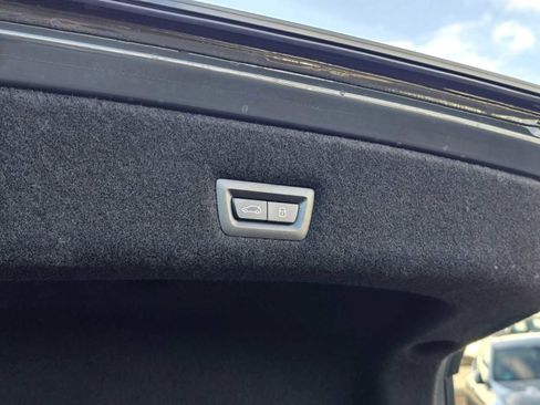 Used 2025 BMW 750e xDrive w/ Executive Package image 18