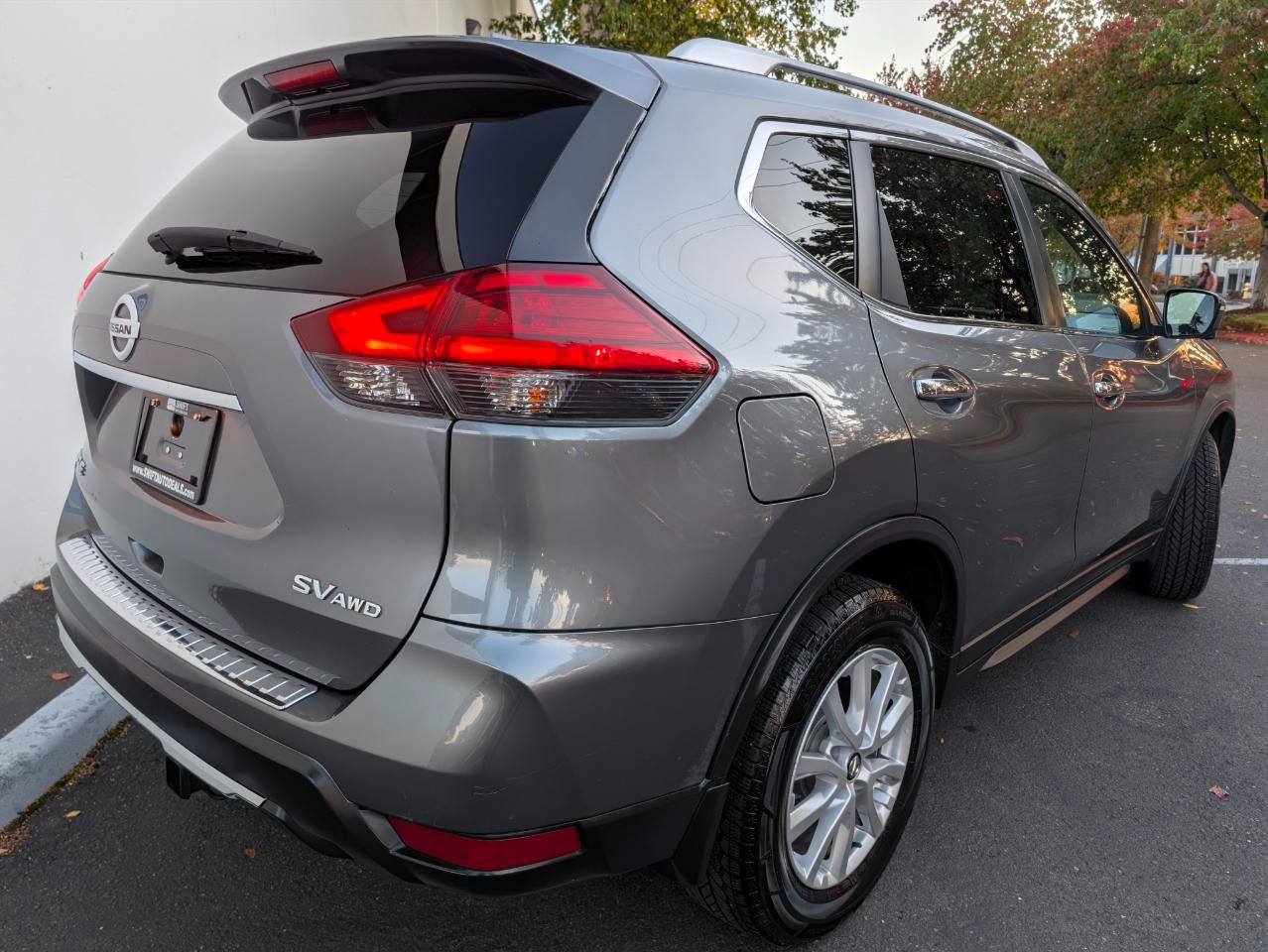 Used 2017 Nissan Rogue SV w/ SV Premium Package AWD/4WD image 6