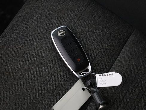 Used 2023 Nissan Rogue SV image 26