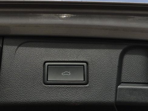 Used 2024 Volkswagen Atlas SE w/ Panoramic Sunroof Package image 9