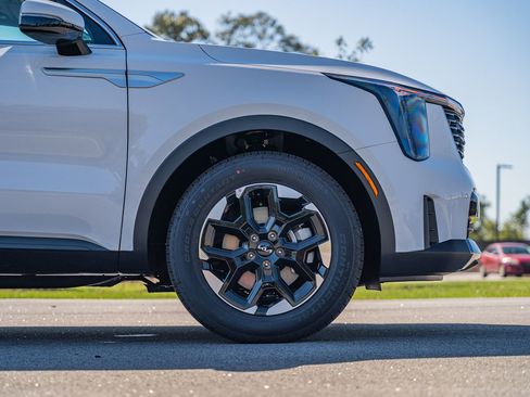 New 2026 Kia Sorento S image 5