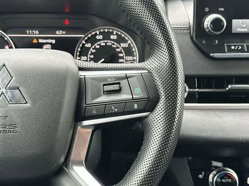 Used 2024 Mitsubishi Outlander SE AWD/4WD image 9