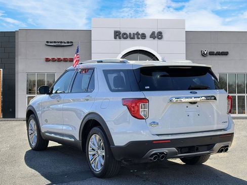 Used 2022 Ford Explorer King Ranch w/ Premium Technology Package image 4