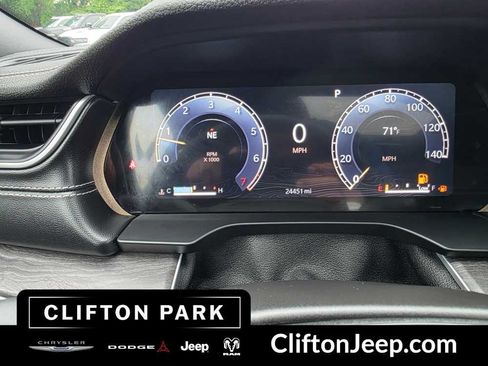 Certified 2025 Jeep Grand Cherokee Limited AWD/4WD image 24