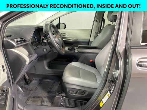 Certified 2024 Toyota Sienna Limited image 7