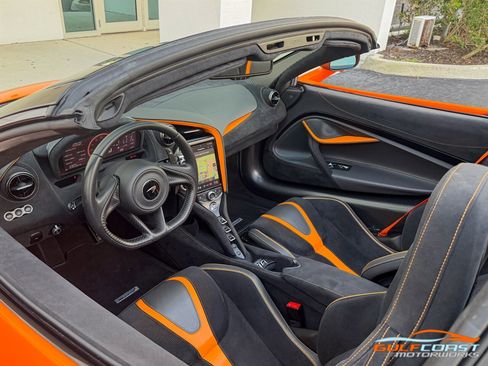 Used 2022 McLaren 720S Performance RWD image 2