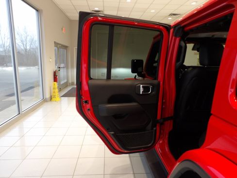 Used 2022 Jeep Wrangler Unlimited Rubicon w/ Trailer Tow Package AWD/4WD image 21