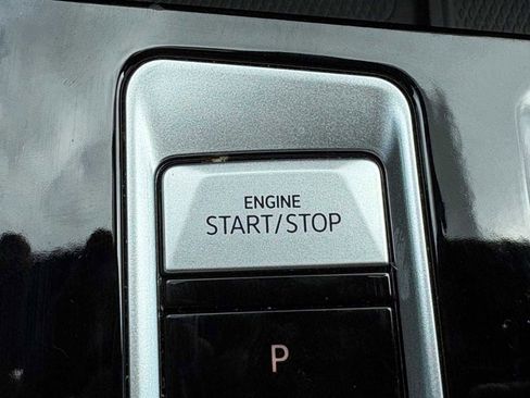 Used 2024 Volkswagen Atlas Cross Sport SE image 20