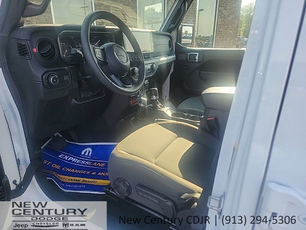 Used 2026 Jeep Wrangler Unlimited Rubicon AWD/4WD image 10