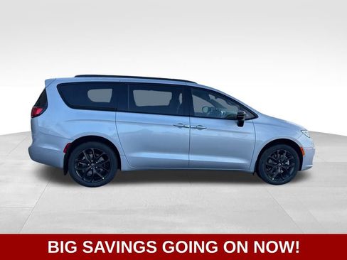 New 2026 Chrysler Pacifica Select w/ S Appearance Package image 12