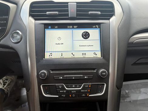 Used 2018 Ford Fusion SE w/ Fusion SE Technology Package FWD image 14