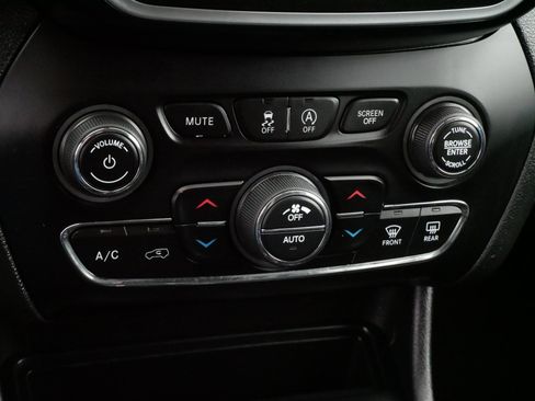 Used 2020 Jeep Cherokee Trailhawk w/ Comfort/Convenience Group image 23