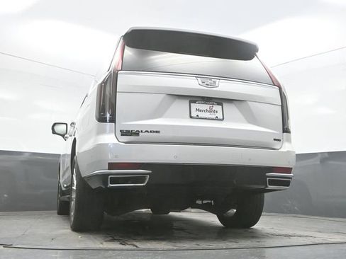 Used 2021 Cadillac Escalade Premium Luxury image 37