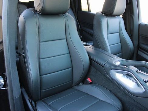 Used 2025 Mercedes-Benz GLS 450 4MATIC image 15