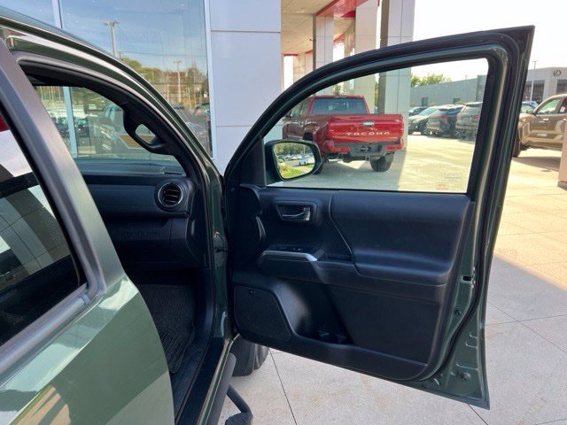 Used 2021 Toyota Tacoma Limited AWD/4WD image 35