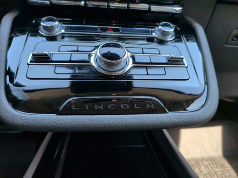 Used 2020 Lincoln Corsair Reserve w/ Appearance Package image 18