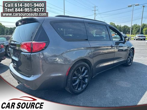 Used 2019 Chrysler Pacifica Limited w/ Advanced Safetytec Group FWD image 6