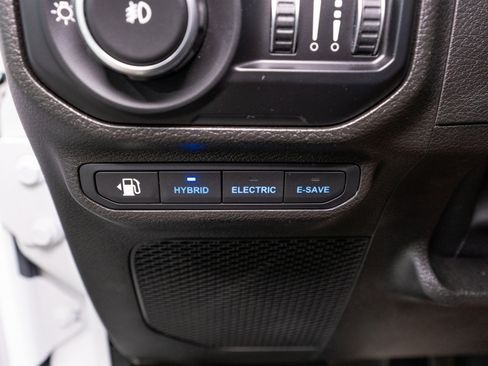 Used 2022 Jeep Wrangler Unlimited Sahara w/ Cold Weather Group AWD/4WD image 32