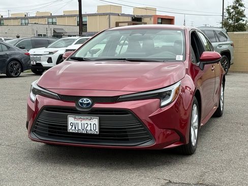 Used 2025 Toyota Corolla LE w/ LE Premium Package FWD image 5
