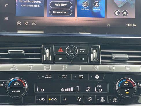 New 2026 Nissan Pathfinder SL image 4