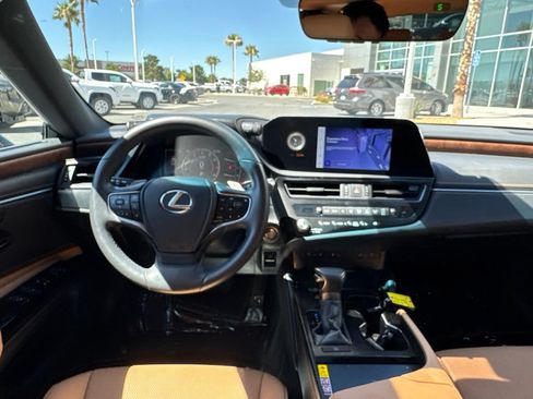 Used 2025 Lexus ES 350 w/ Premium Package FWD image 18