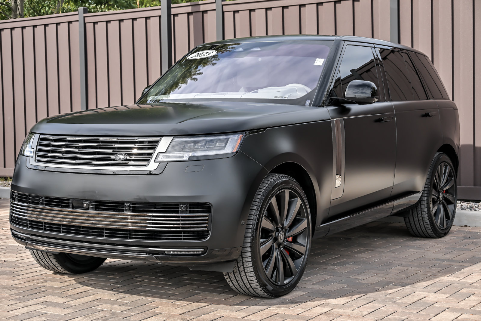 Used 2023 Land Rover Range Rover SV AWD/4WD image 3