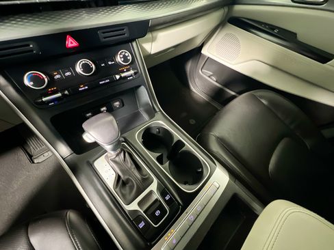 Used 2023 Kia Carnival LX image 26