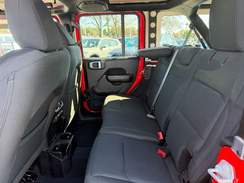 Used 2018 Jeep Wrangler Unlimited Sport S image 25