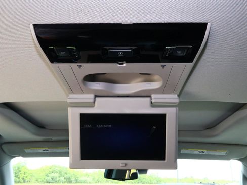Used 2020 Cadillac Escalade ESV Premium Luxury RWD image 18