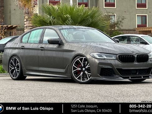 Used 2022 BMW M550i xDrive M550i xDrive w/ Dynamic Handling Package image 1