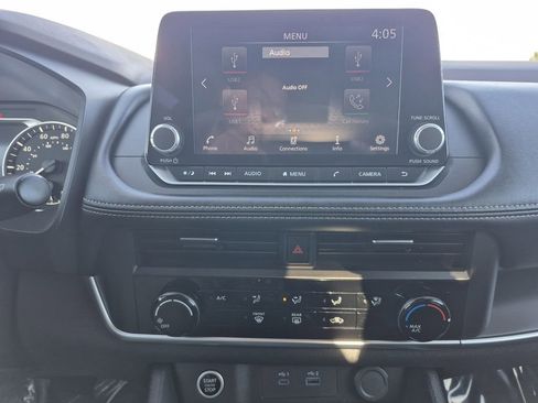 Used 2023 Nissan Rogue S image 9