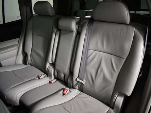 Used 2010 Toyota Highlander Limited image 22