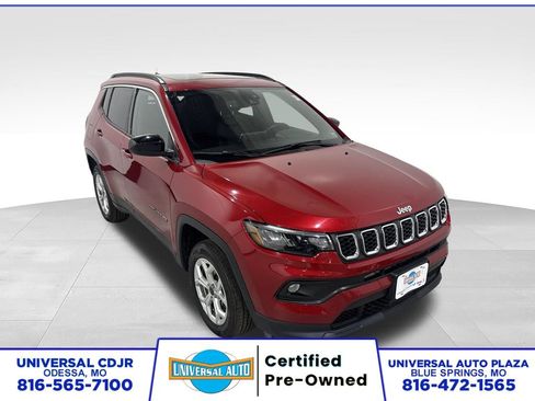 Used 2025 Jeep Compass Latitude w/ Sun & Sound Group AWD/4WD image 1