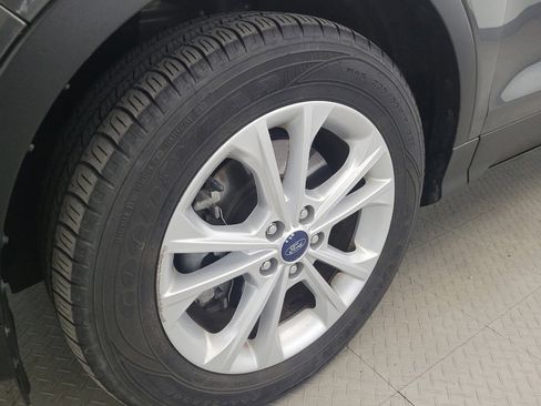 Used 2017 Ford Escape SE w/ Equipment Group 201A AWD/4WD image 31