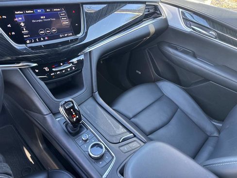 Used 2021 Cadillac XT6 Premium Luxury image 24