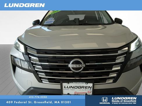 Used 2024 Nissan Rogue S AWD/4WD image 32