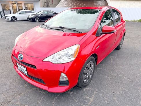 Used 2014 Toyota Prius C Two image 3