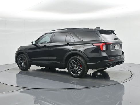Used 2025 Ford Explorer ST image 7