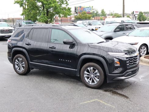 Used 2025 Chevrolet Equinox LT w/ Convenience Package II FWD image 2