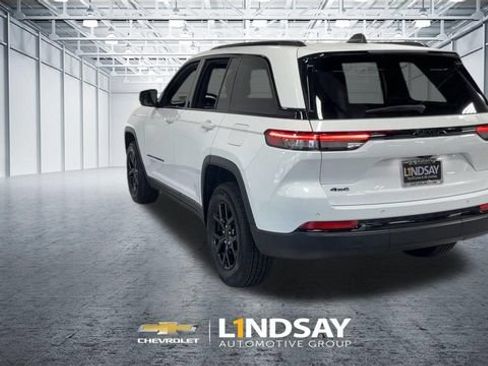 Used 2024 Jeep Grand Cherokee Altitude AWD/4WD image 8
