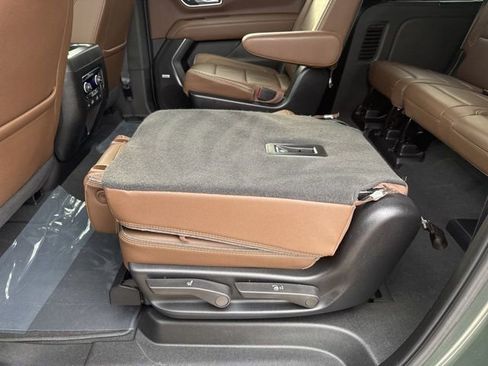 Used 2024 Chevrolet Suburban High Country w/ Advanced Technology Package image 40