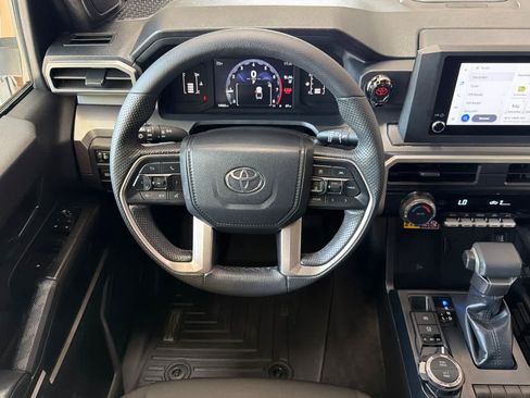 Used 2024 Toyota Tacoma SR5 w/ SR5 Upgrade Package AWD/4WD image 14