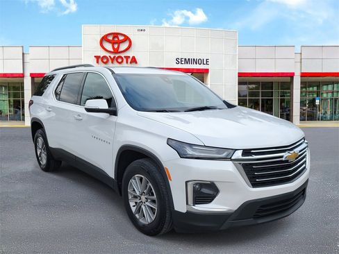 Used 2023 Chevrolet Traverse LT image 2