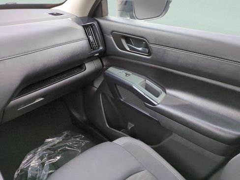 Certified 2025 Nissan Pathfinder SV image 24