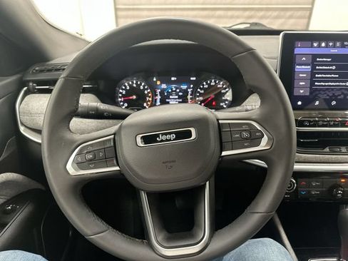 Used 2024 Jeep Compass Latitude AWD/4WD image 12