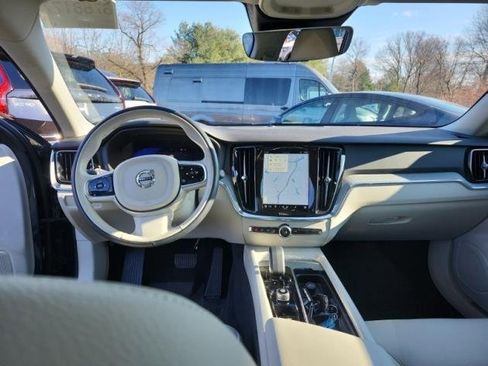 Used 2024 Volvo V60 B5 Cross Country Plus image 4