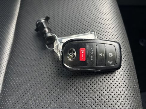 Used 2025 Toyota Crown AWD/4WD image 21